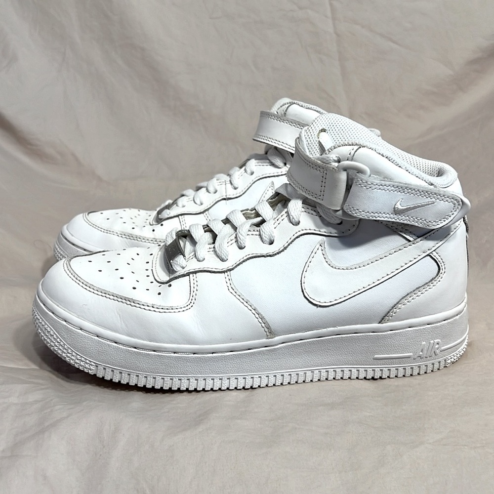 Nike Air Force 1 Mid LE